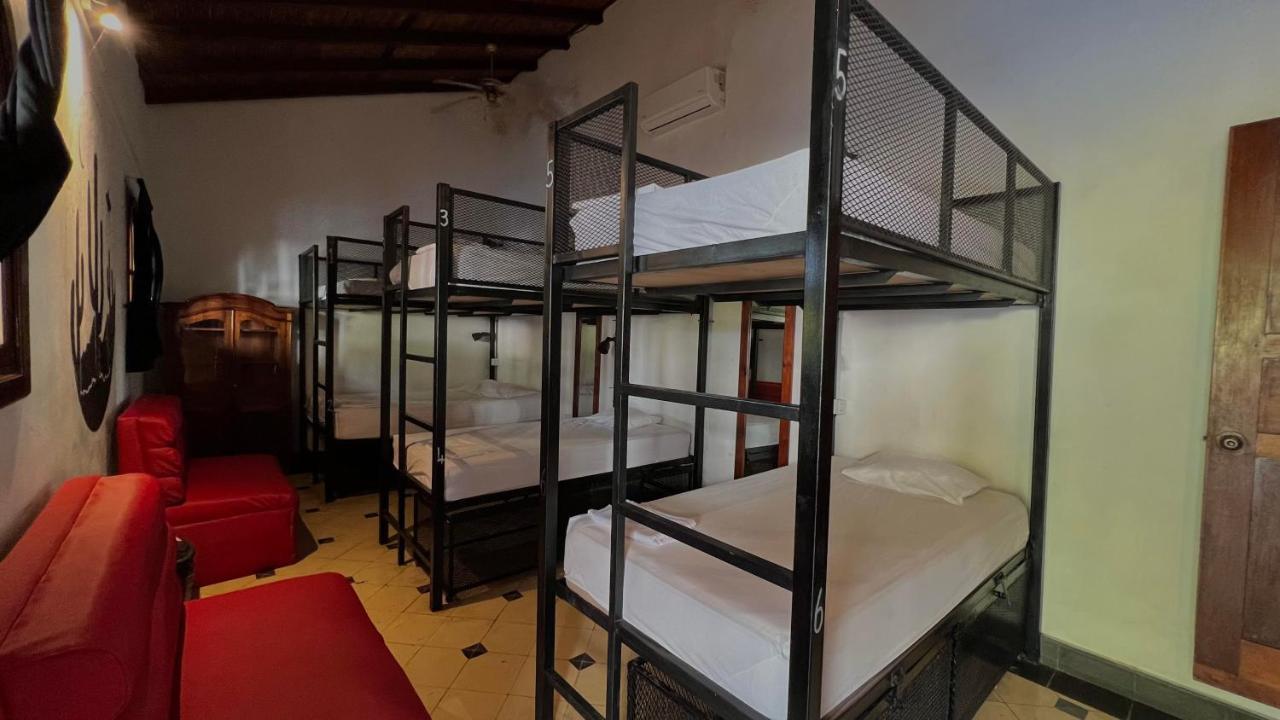Encuentros Hotel *