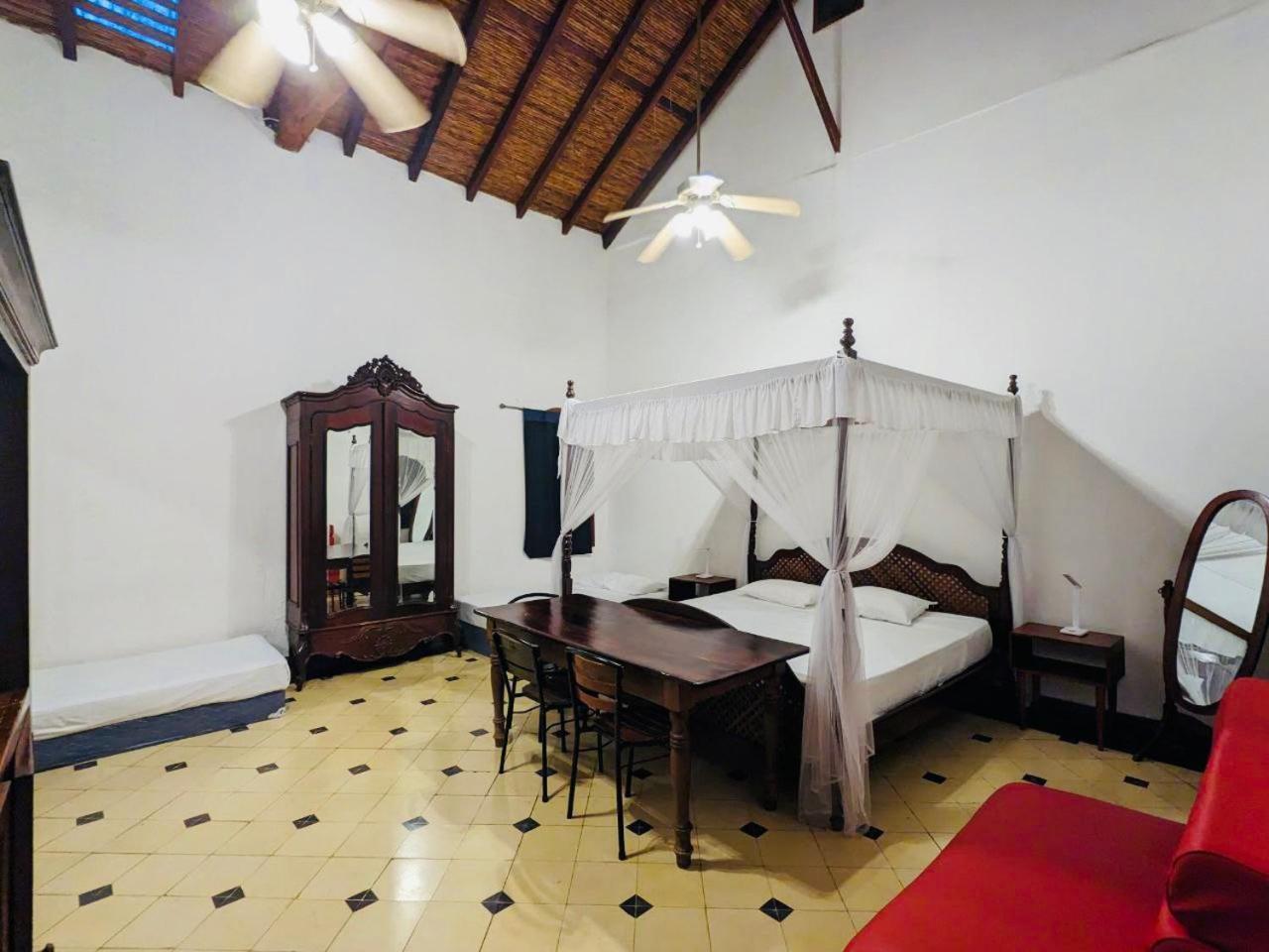 Hotel Encuentros